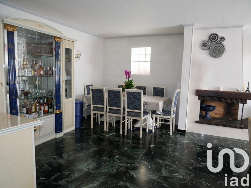 Maison - 220 m² - 9 pièces