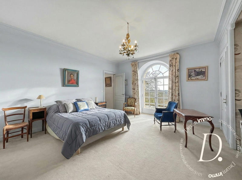 Maison - 420 m² - 11 pièces