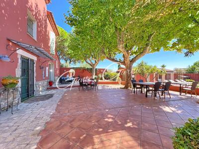 Maison - 480 m² - 16 pièces