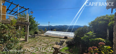 Maison - 250 m² - 8 pièces