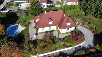 Villa - 227 m² - 8 pièces