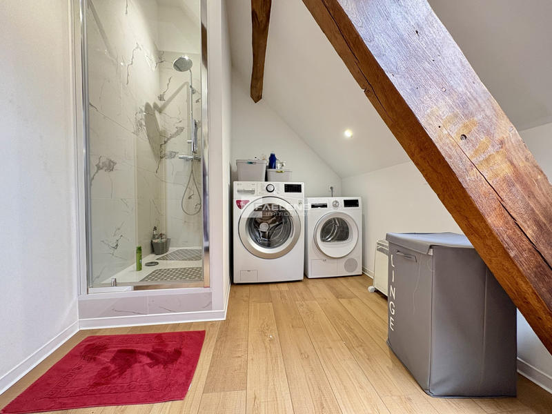 Maison - 260 m² - 8 pièces