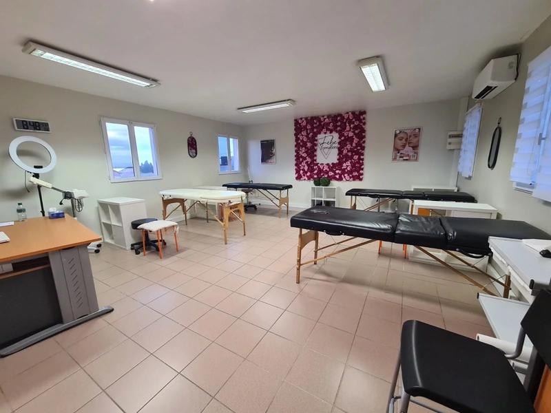 Bureau - 100 m² - 2 pièces