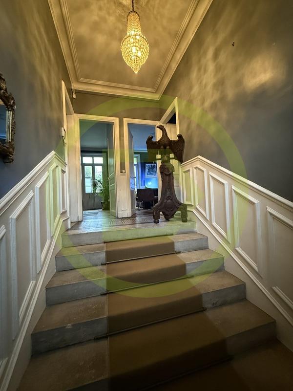 Maison - 360 m² - 7 pièces