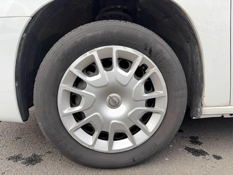 Opel Combo (30) Cargo 1.5 100 Ch s/S L1h1 Bvm5 Standard Pack Clim