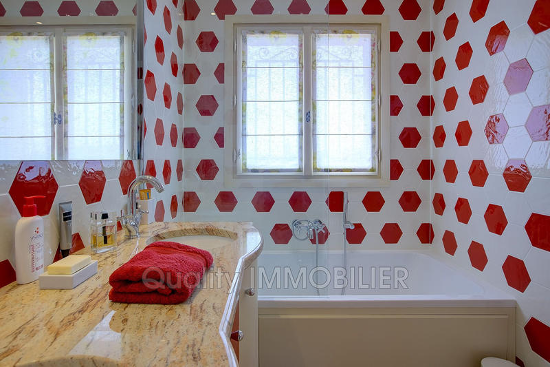 Maison - 236 m² - 6 pièces