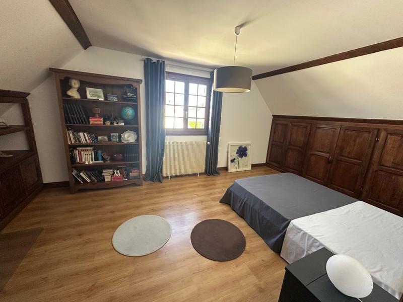 Maison - 260 m² - 8 pièces