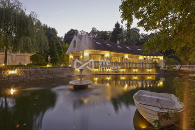 Villa - 296 m² - 9 pièces