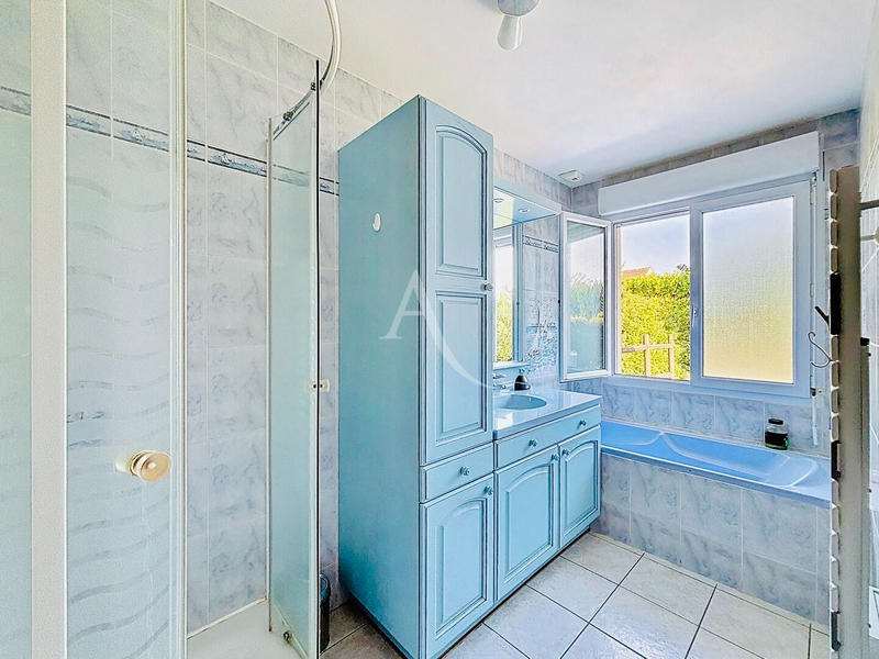 Maison - 93 m² - 5 pièces