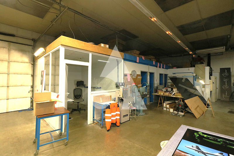 Local d'activité / Entrepôt - 571 m²