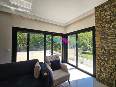 Maison - 210 m² - 6 pièces