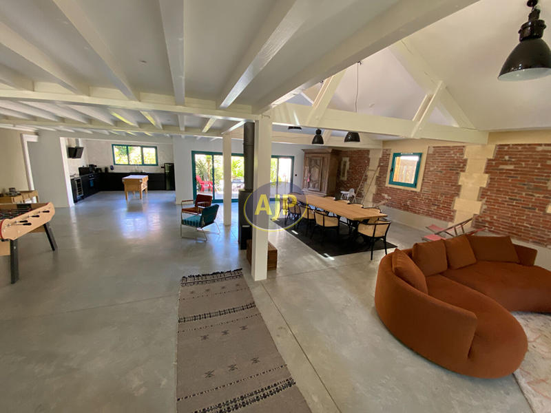 Maison - 270 m² - 6 pièces