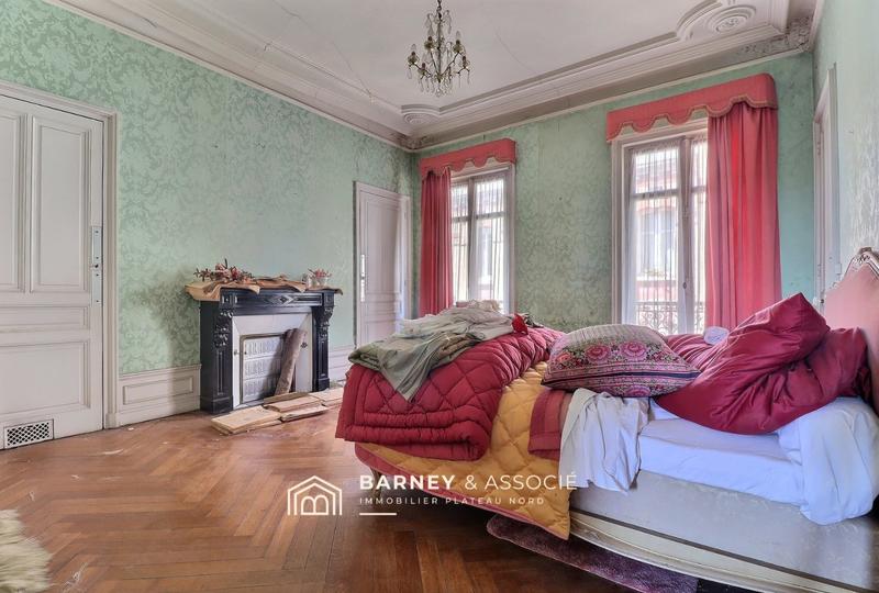 Maison - 367 m² - 13 pièces