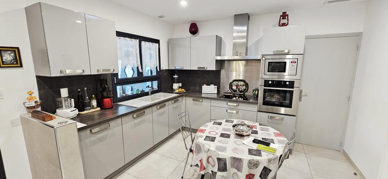 Maison - 97 m² - 5 pièces