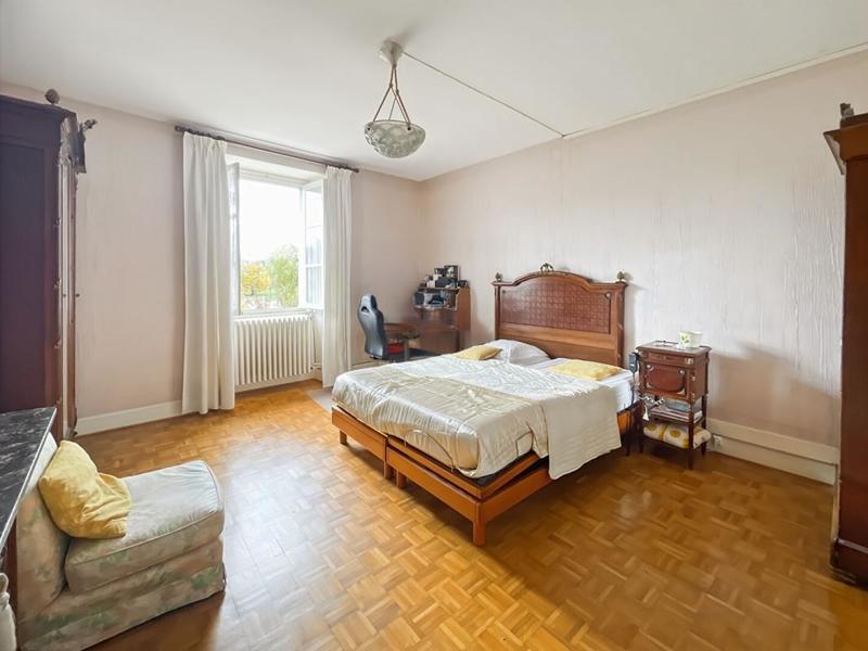 Maison - 250 m² - 8 pièces