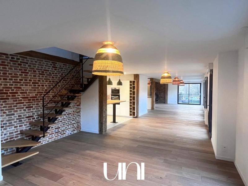 Maison - 205 m² - 7 pièces