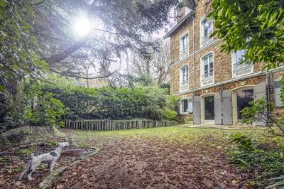 Maison - 273 m² - 9 pièces