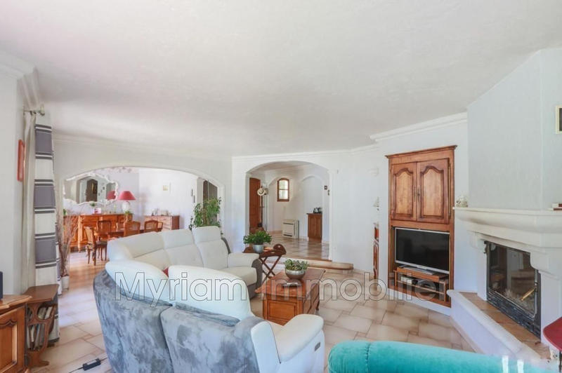 Maison - 200 m² - 6 pièces