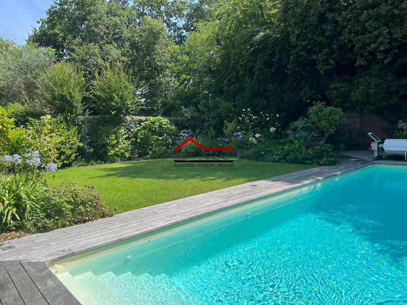 Villa - 250 m² - 6 pièces