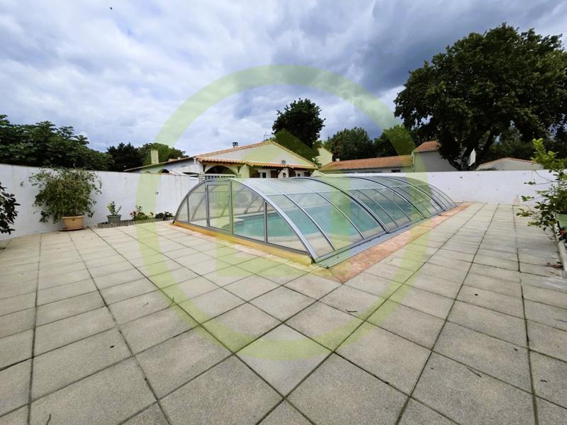 Maison - 232 m² - 9 pièces