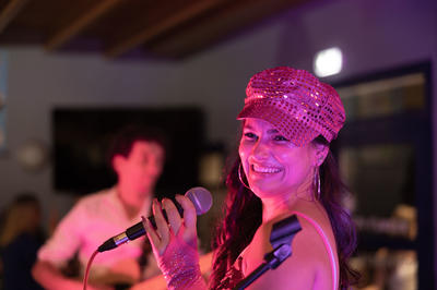 Alicia &amp; The Funky Papas