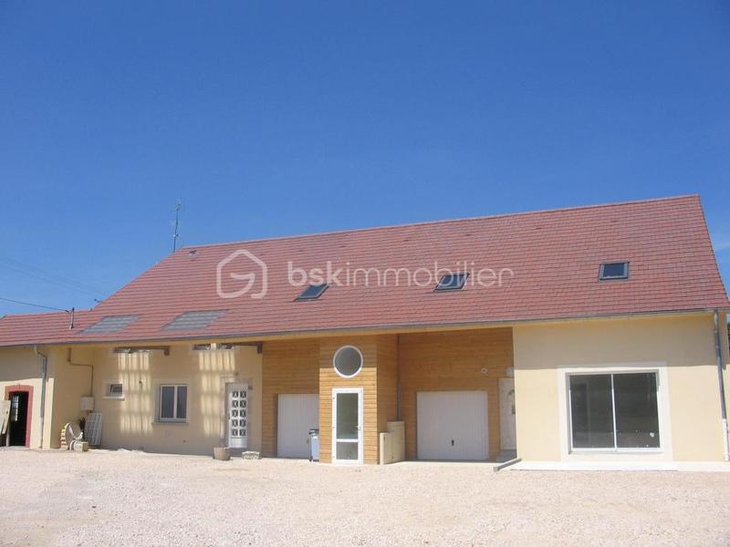 Corps de ferme - 370 m² - 6 pièces