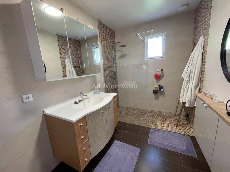 Maison - 210 m² - 8 pièces