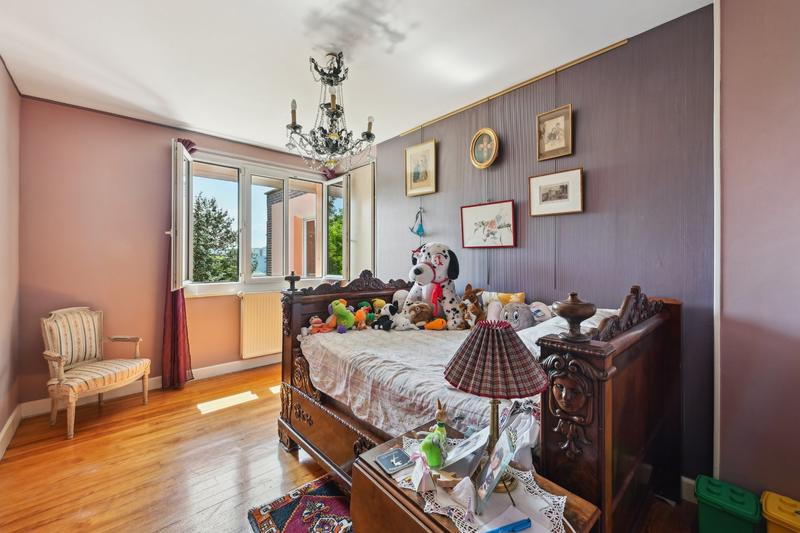 Maison - 220 m² - 8 pièces