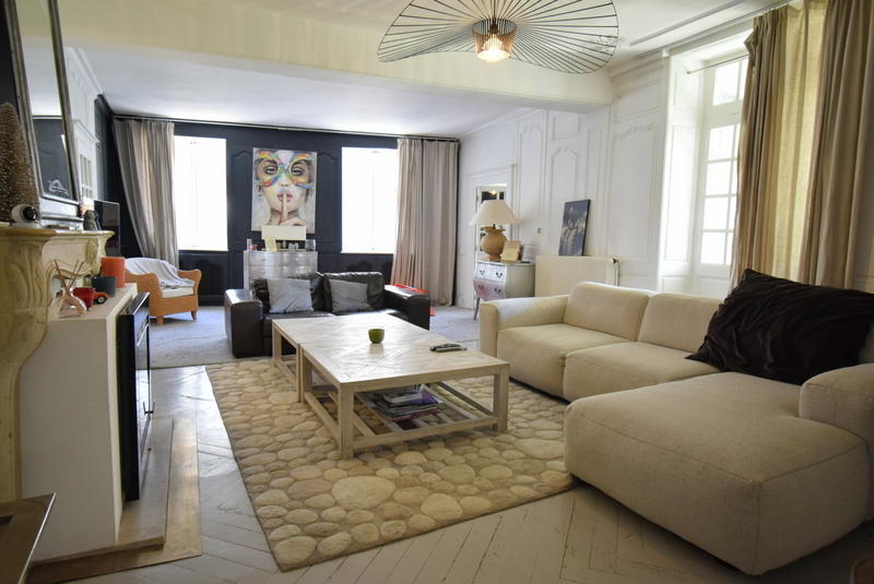 Maison - 300 m² - 10 pièces