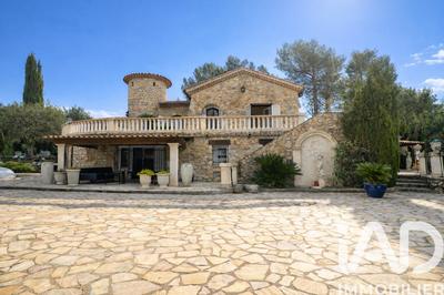 Maison - 236 m² - 6 pièces