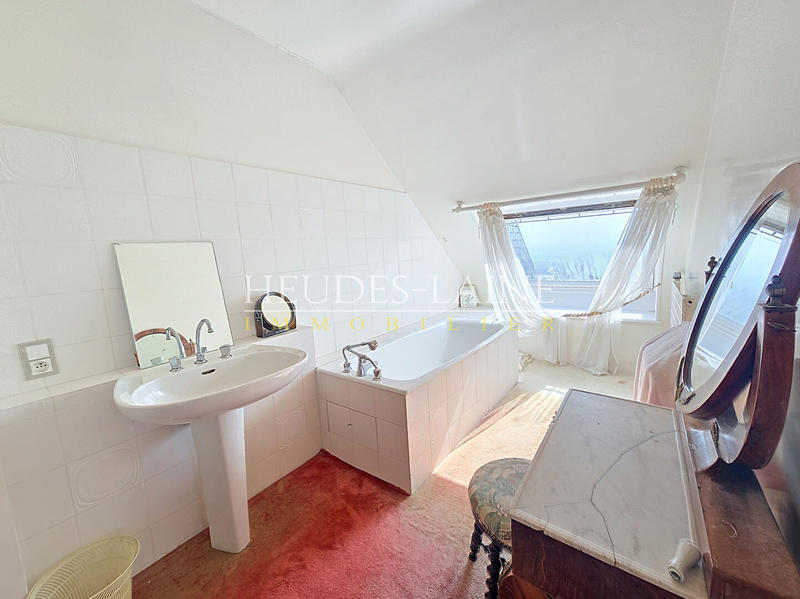 Maison - 232 m² - 7 pièces