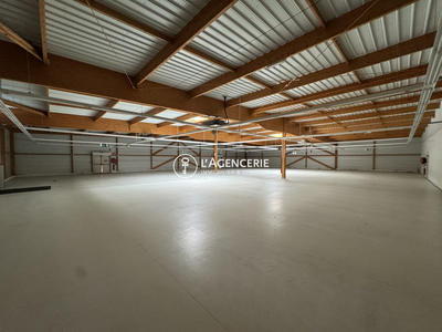 Local commercial - 1 181 m²