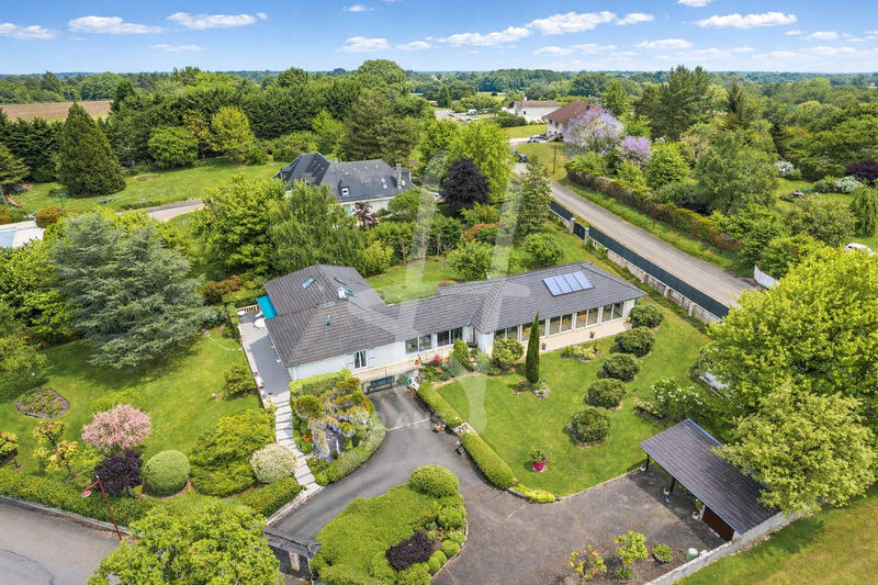 Maison - 300 m² - 6 pièces