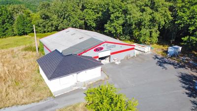 Maison - 490 m² - 4 pièces