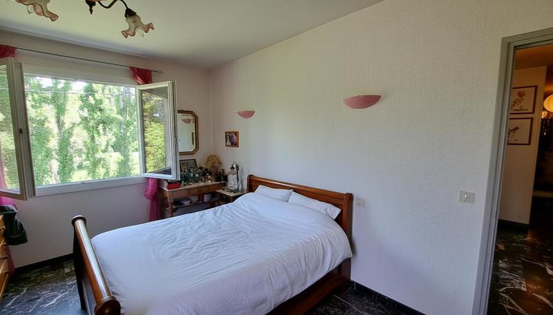 Demeure - 247 m² - 9 pièces