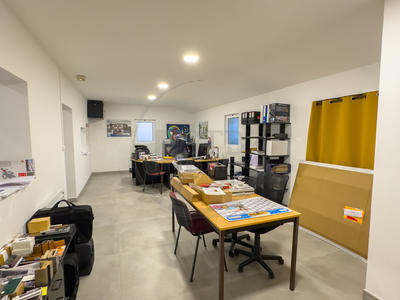 Local commercial - 215 m²