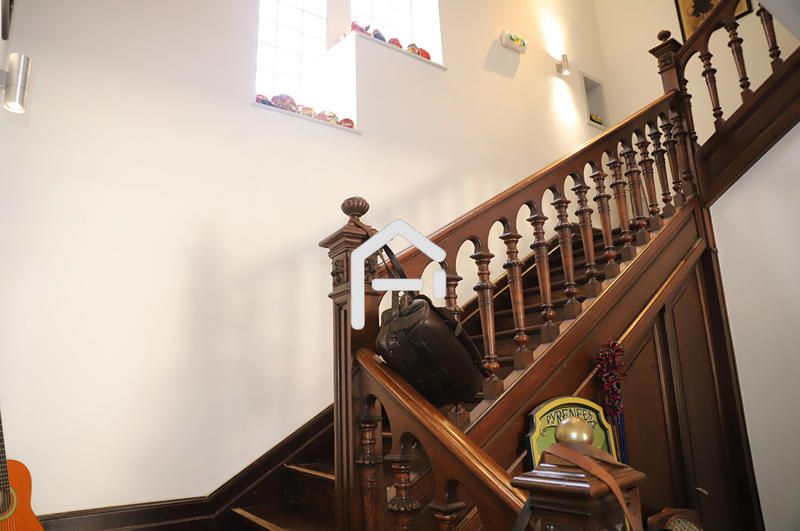 Maison - 1 000 m² - 28 pièces