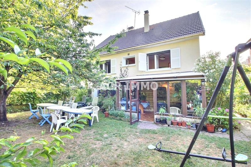Maison - 104 m² - 6 pièces
