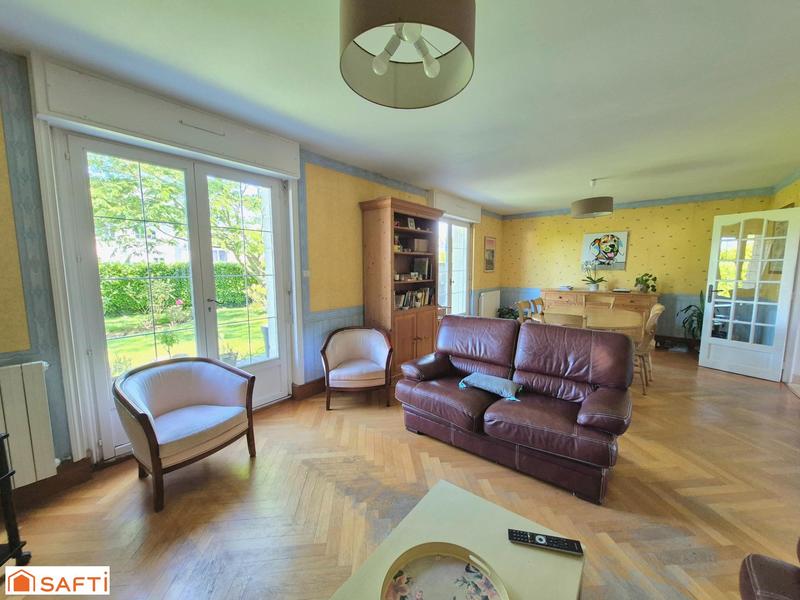 Maison - 163 m² - 8 pièces