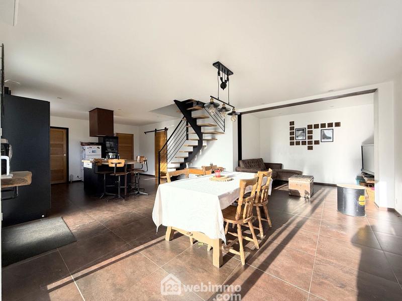 Maison - 90 m² - 5 pièces