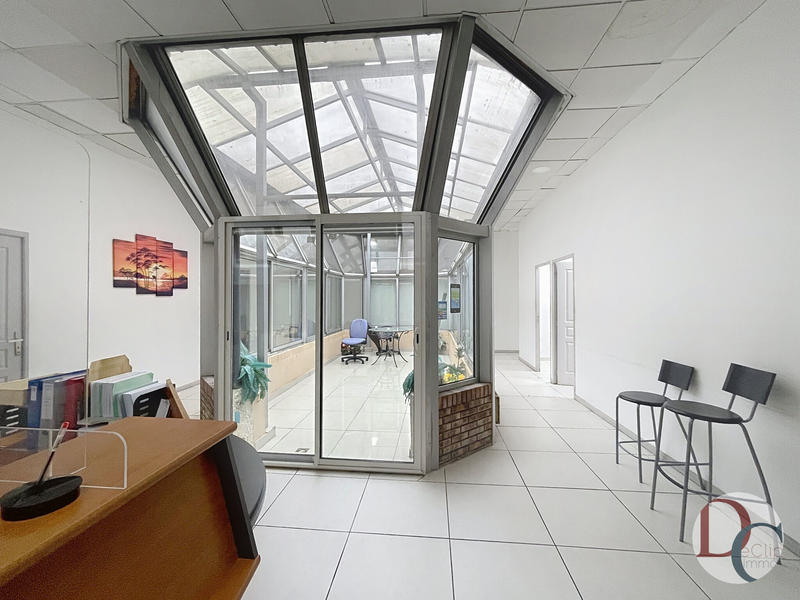 Local commercial - 210 m² - 9 pièces