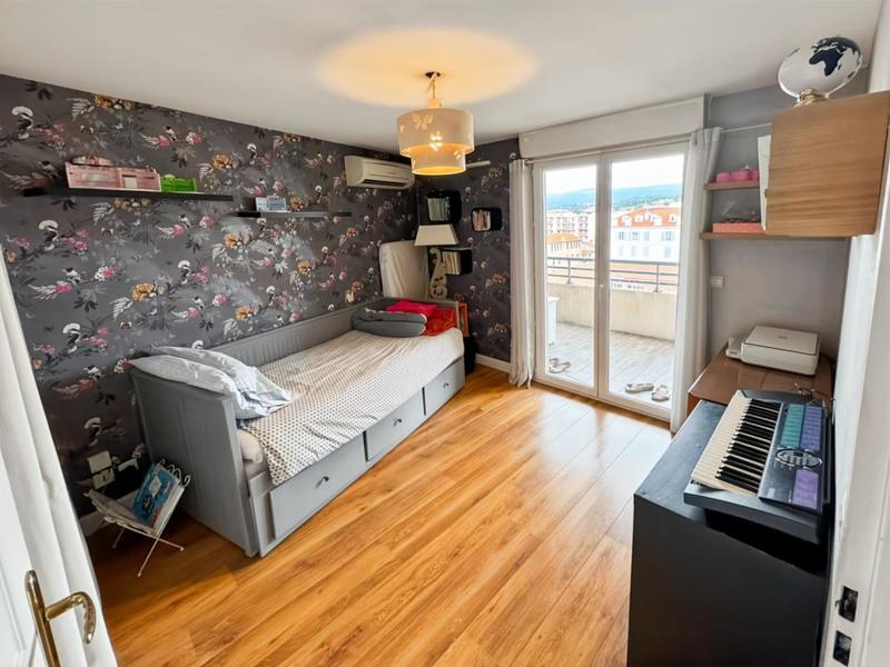 Appartement - 80 m² - 3 pièces