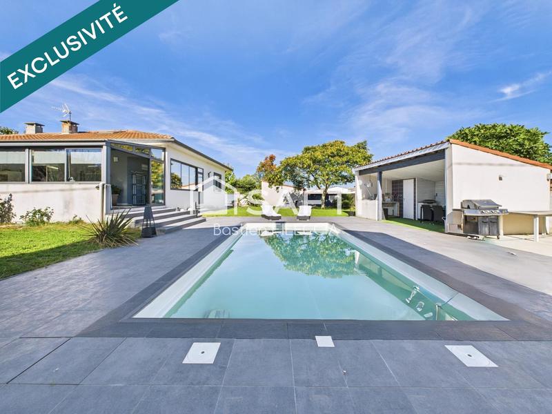 Maison - 237 m² - 7 pièces