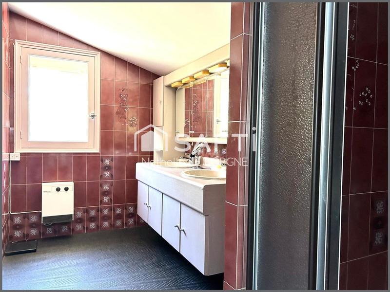 Maison - 213 m² - 8 pièces