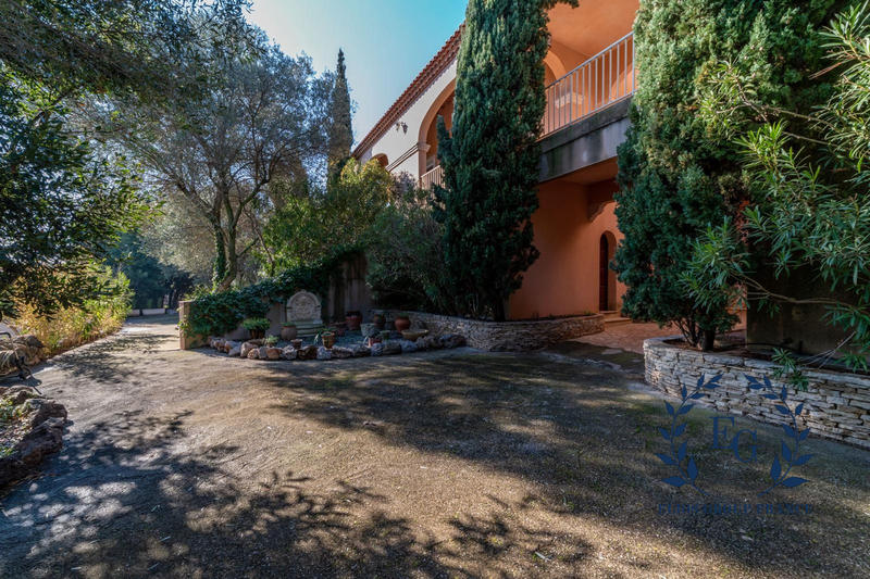 Villa - 420 m² - 7 pièces