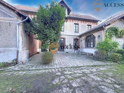 Propriété - 196 m² - 9 pièces