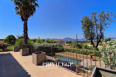 Villa - 315 m² - 6 pièces