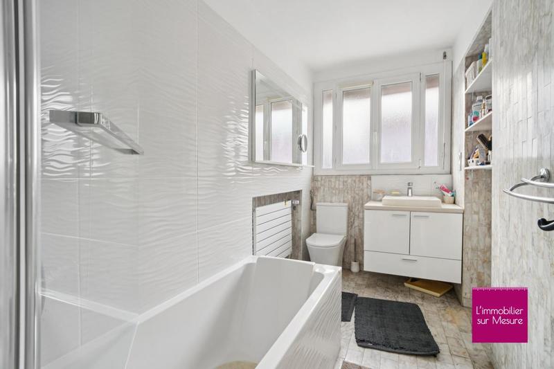 Maison - 210 m² - 6 pièces