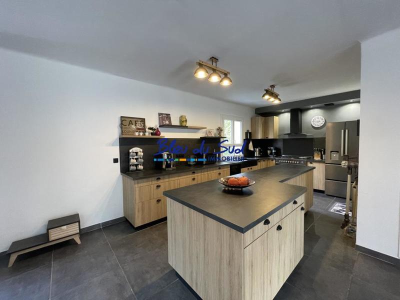 Maison - 140 m² - 5 pièces