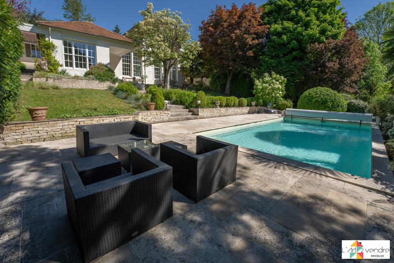 Villa - 204 m² - 8 pièces